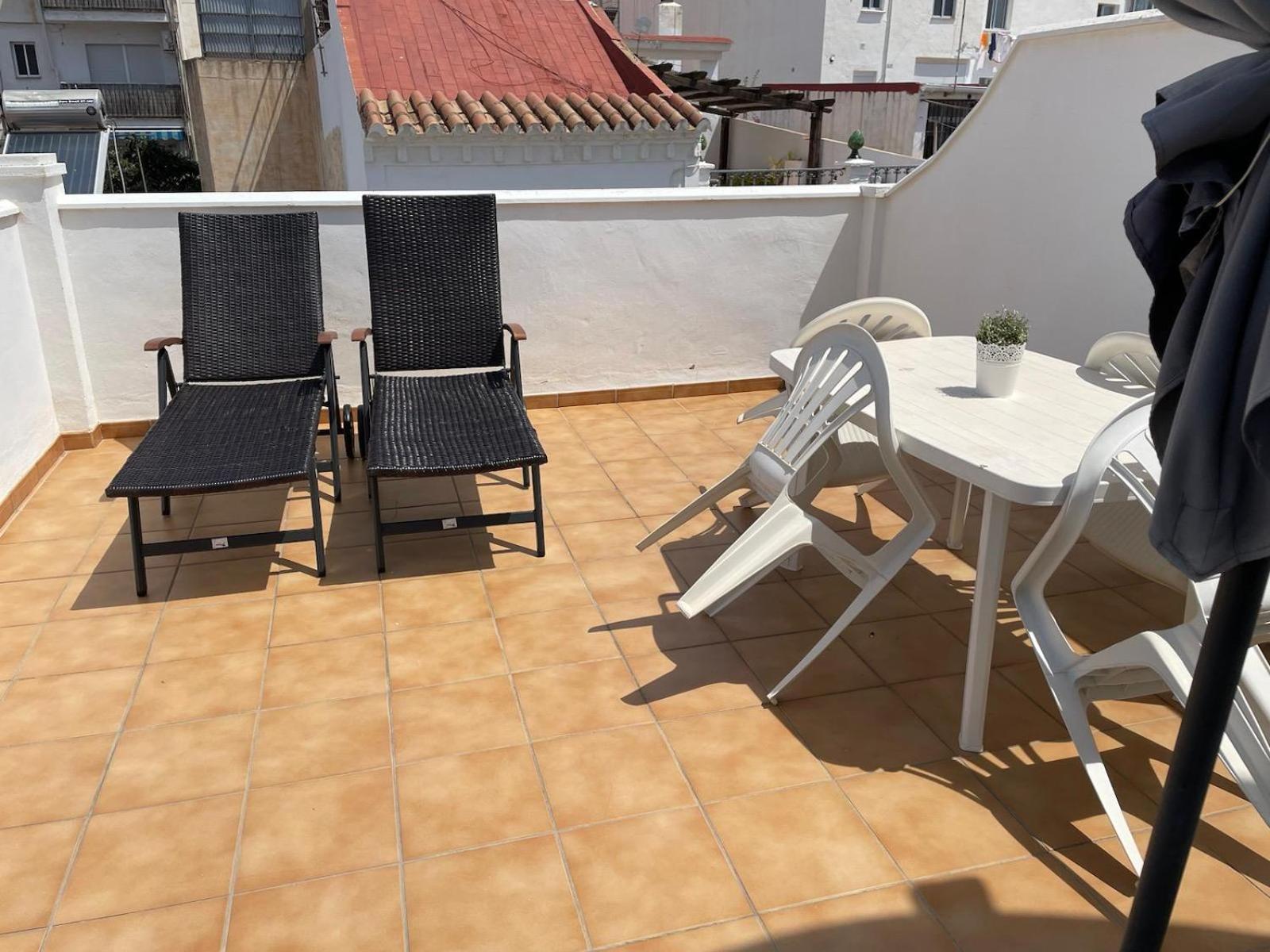Апартаменты Apartamento Centro De Нерха Экстерьер фото